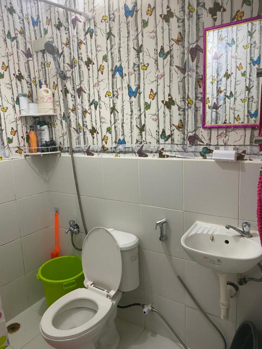 D”Filipina Canadian Staycation - Housity