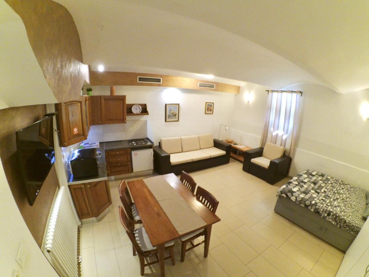 Carla Studio Apartment - Housity