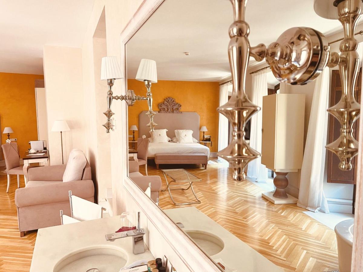 Zona de estar de Hotel Palacio De Úbeda 5 G.L