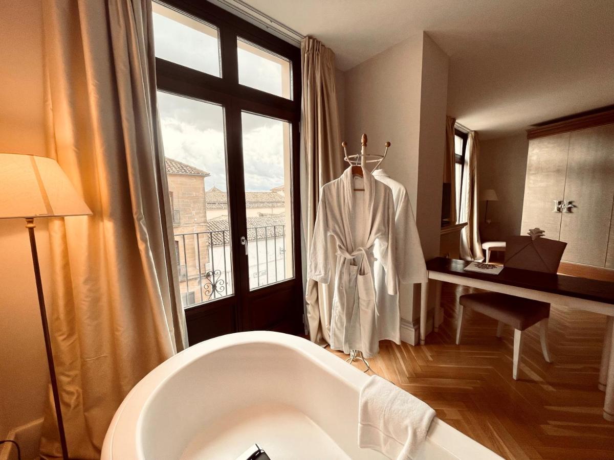 Cama o camas de una habitación en Hotel Palacio De Úbeda 5 G.L