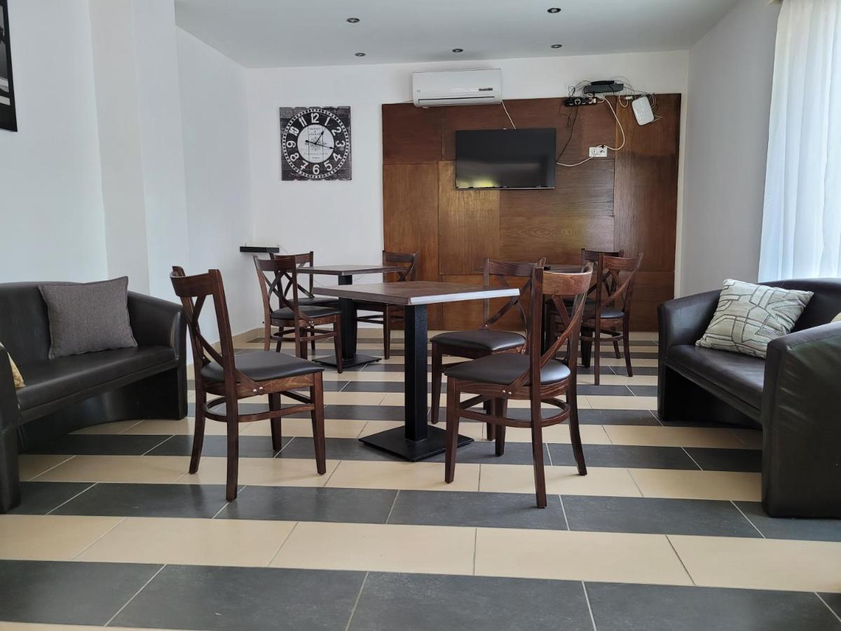 VilLa AdeLe - Housity