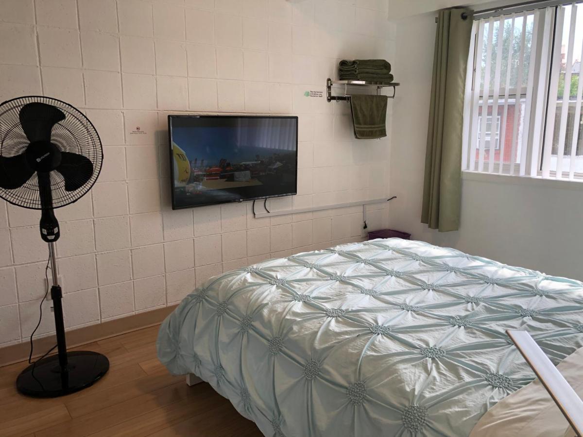 Hyde Park Modern Private Room - Near Univ of Chicago - Housity