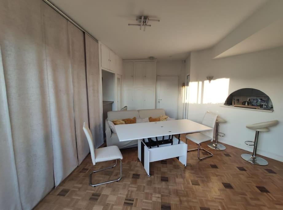 Studio terrasse vue mer à 1min de la plage et tram - Housity