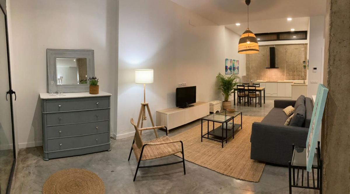 Suitetrails - Acogedor apartamento en semisótano con patio y cerca de la Plaza de España