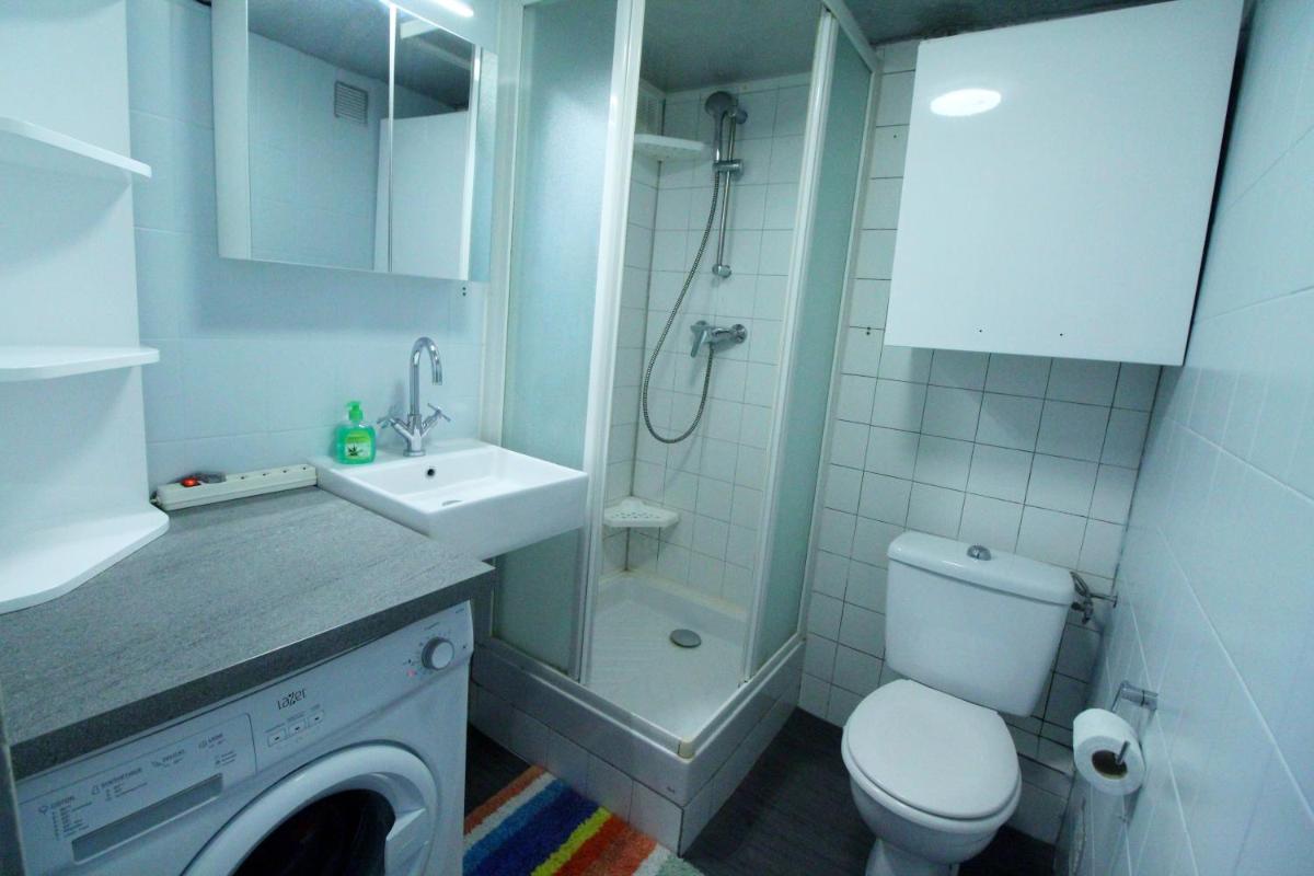Cute Studio, Border Monaco Center. Bnb Ric'keys. - Housity
