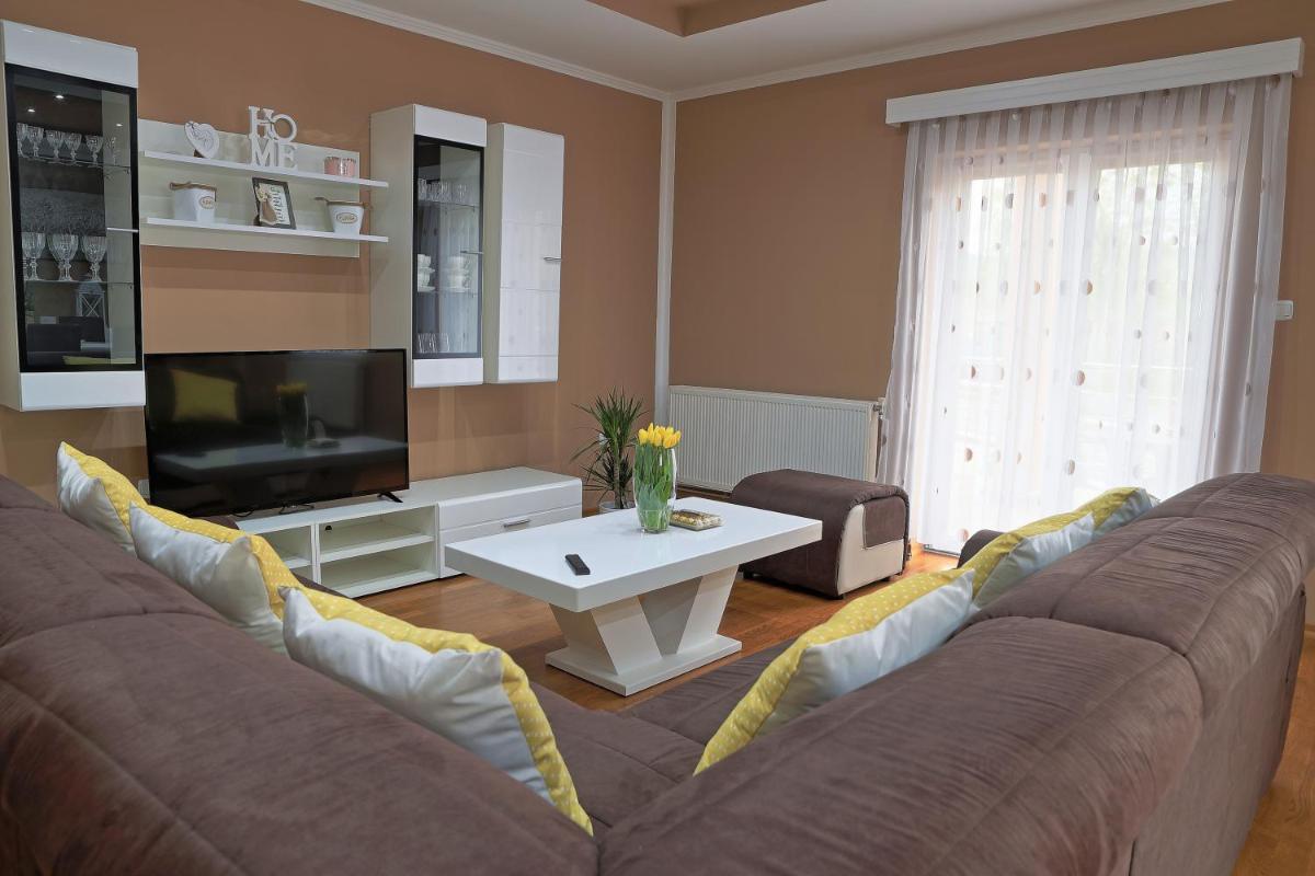 Holiday House Lana - Housity