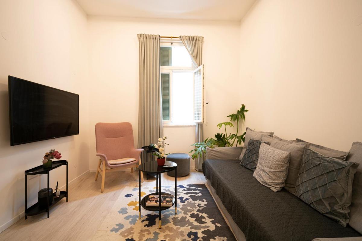 Montefiore Luxury Apartment By Nimizz - Housity