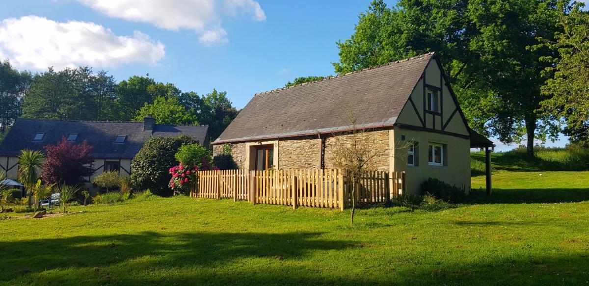 Le Vieux Moulin Gites - Detached cottage with garden views and pool - Housity