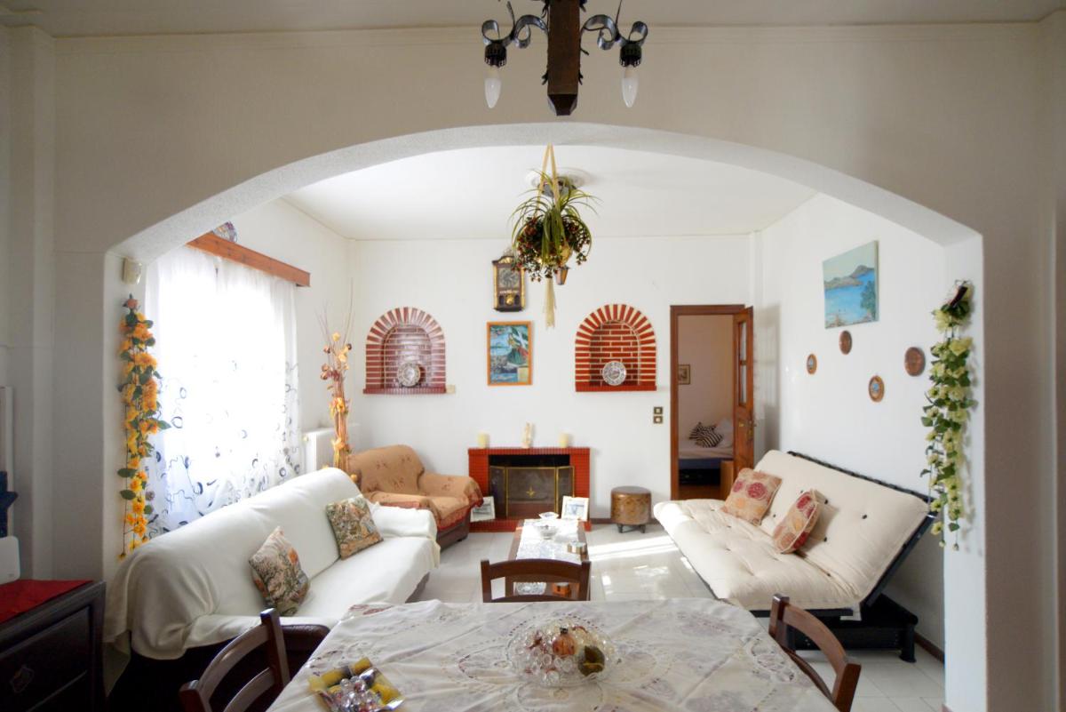 Flora's Garden House - close to Schinias beach - Housity
