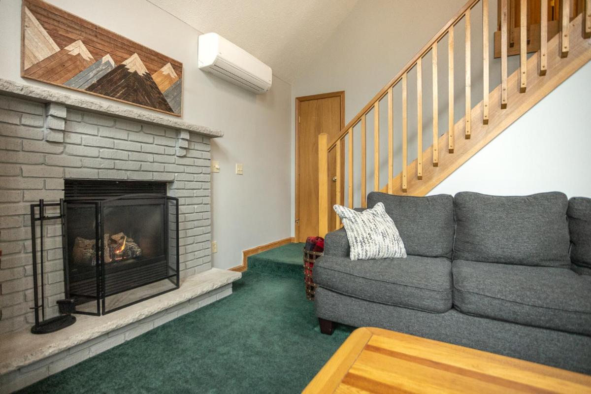 Lake Ariel Family Chalet - Housity