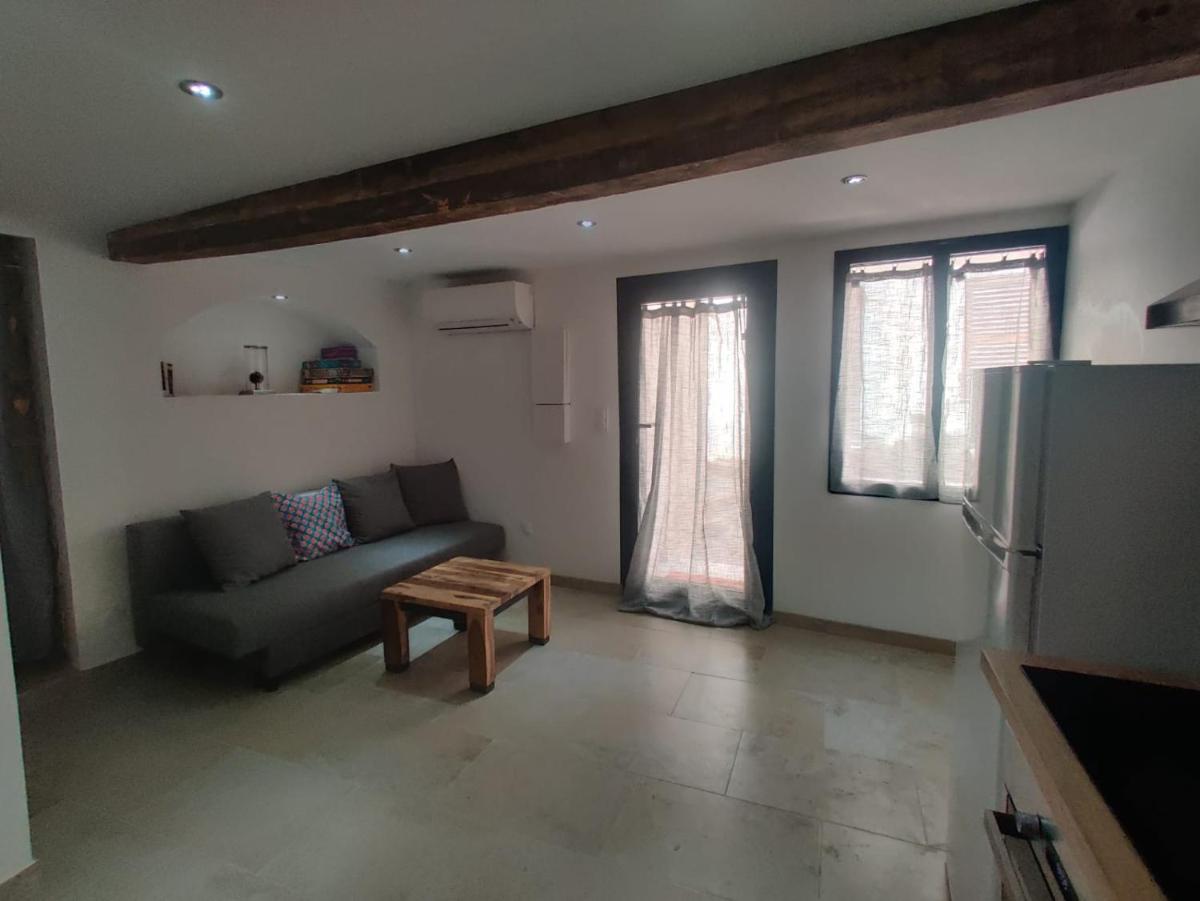 Logement neuf centre du village aux pieds du château - Housity