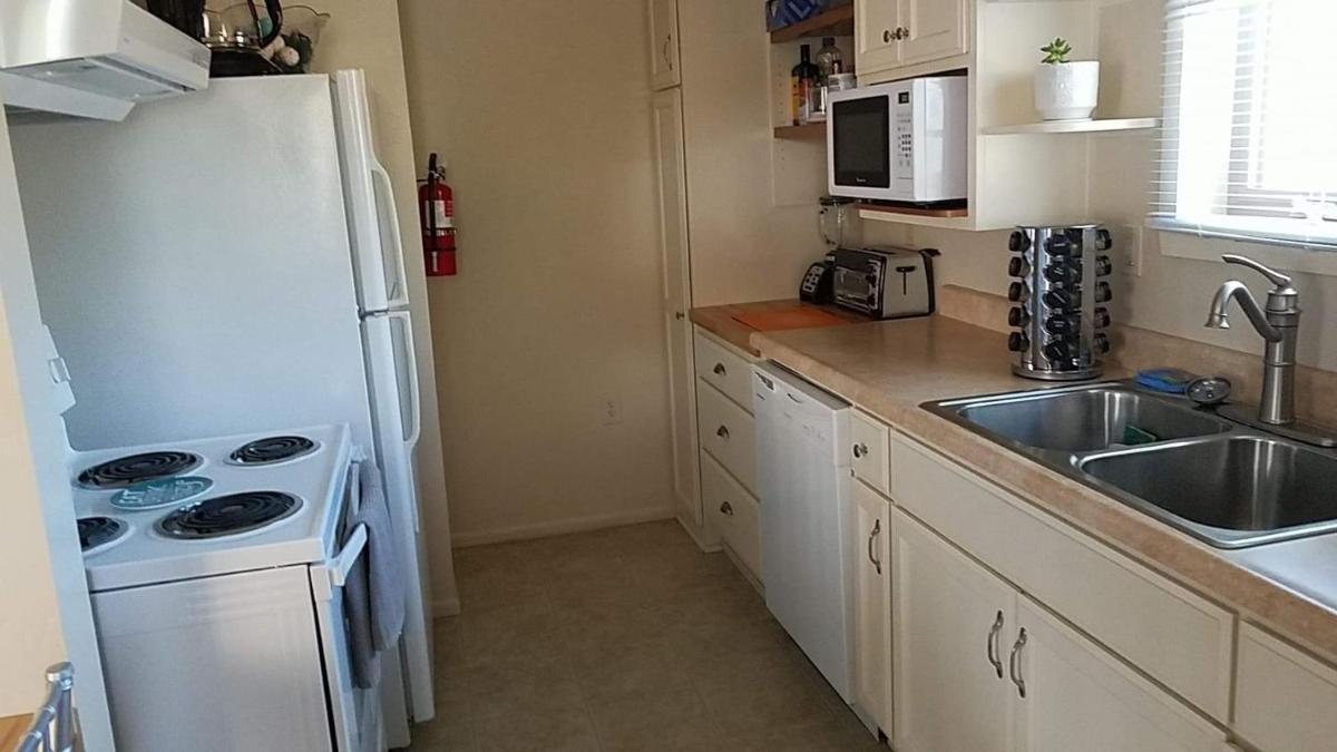 Becky's Condo - Housity
