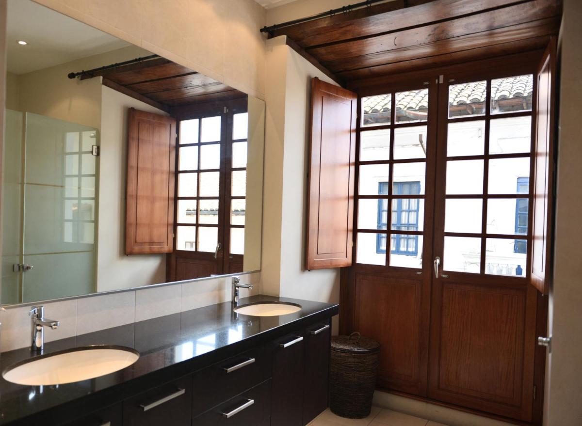 Magnificent Quito Colonial Home - Housity