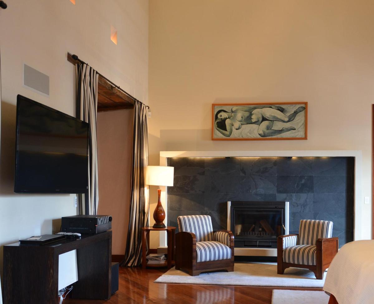 Magnificent Quito Colonial Home - Housity