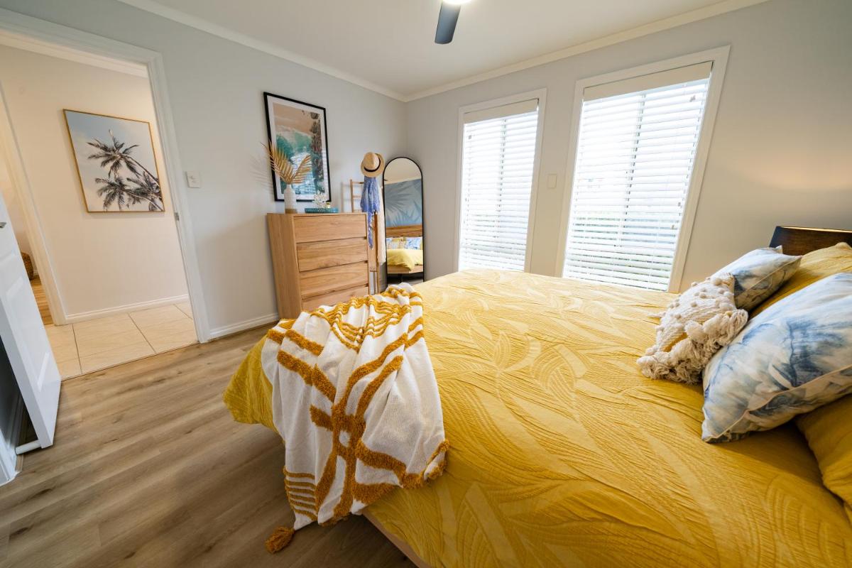 Chiton Breeze Stylish Family Beach House With Kids Retreat, 200m From Beach - Housity