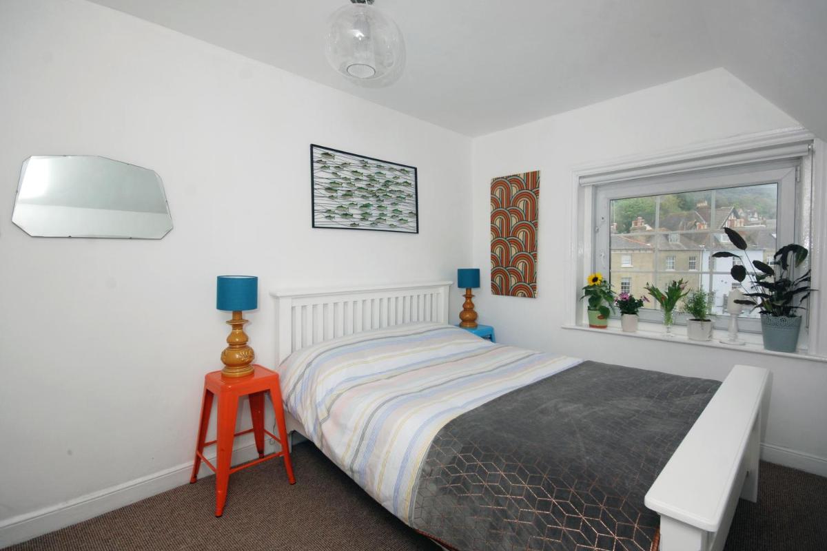 Enjoy Ventnor 2, Pier Street, Wightlink offer - Housity