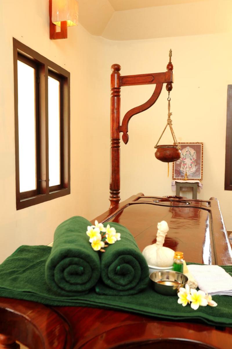 The World Backwaters, Alleppey - Housity