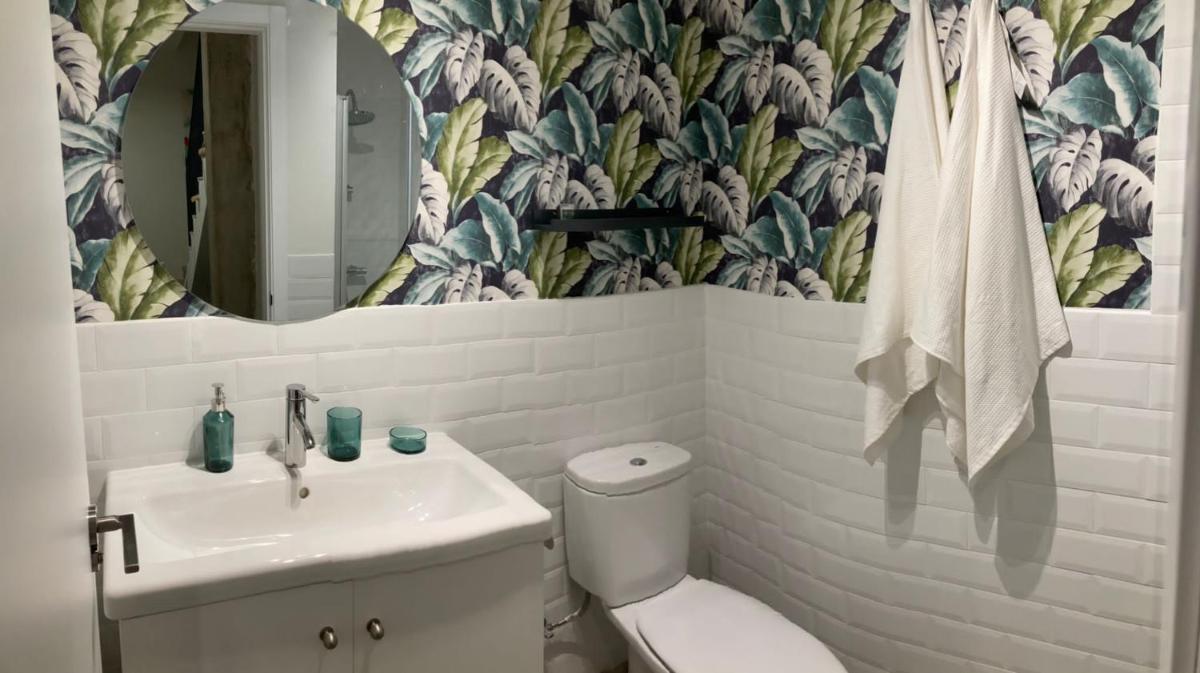 Acogedor apartamento en semisótano con patio y cerca de la Plaza de España - Housity