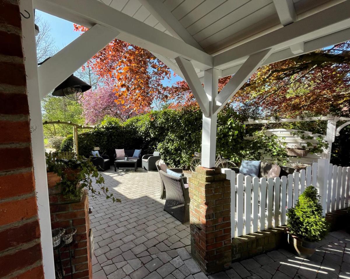 Friesen-Lodge Apartments - Housity