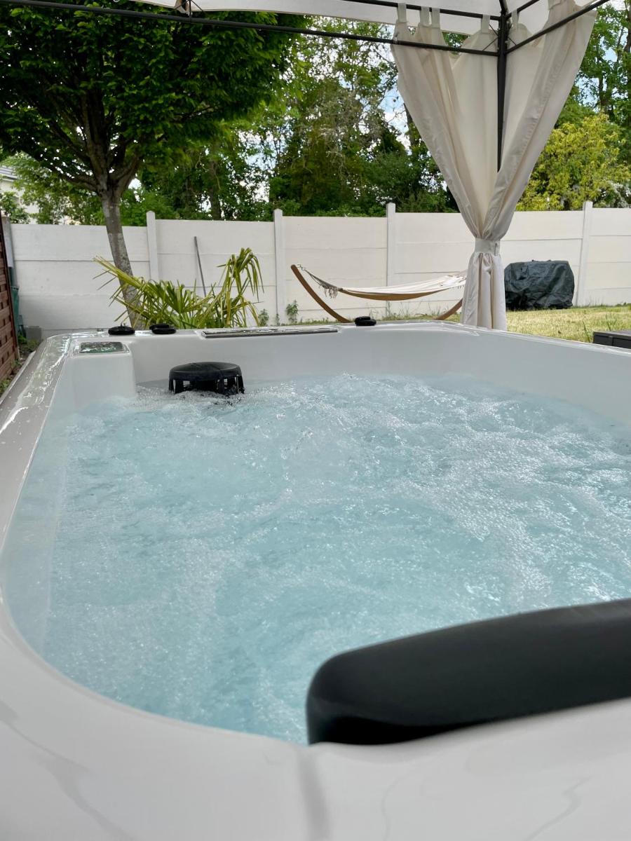Petite maison moderne avec jacuzzi et sauna - Housity