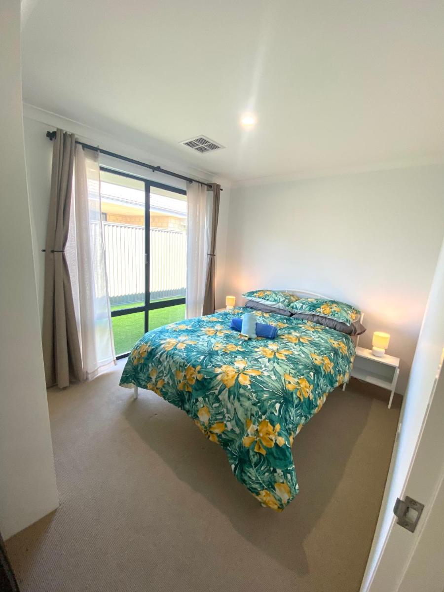 Corporate Executive Modern 5bedroom Family friendly home - Disabled Access & Disability Modified - Housity