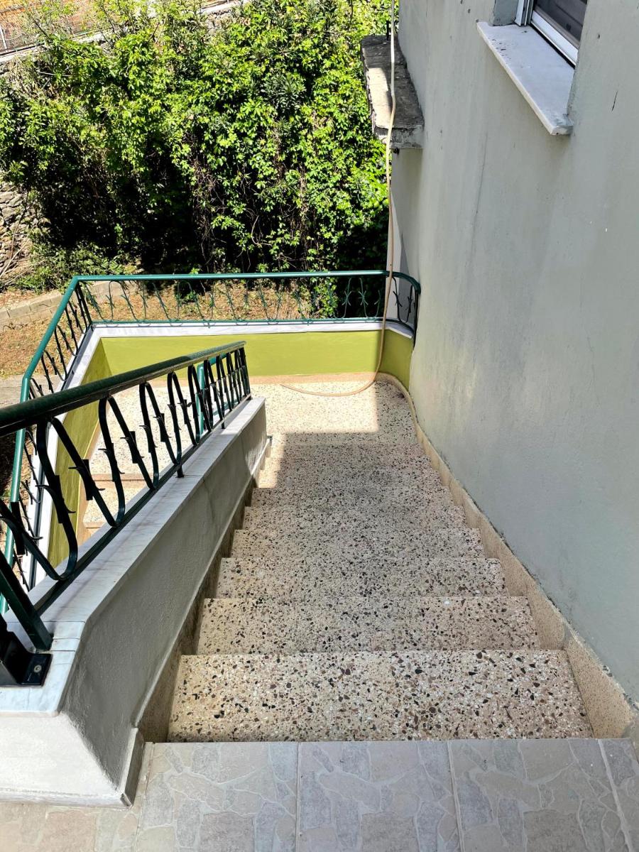 Suitetrails - Marina's spacious family apartment Kavala