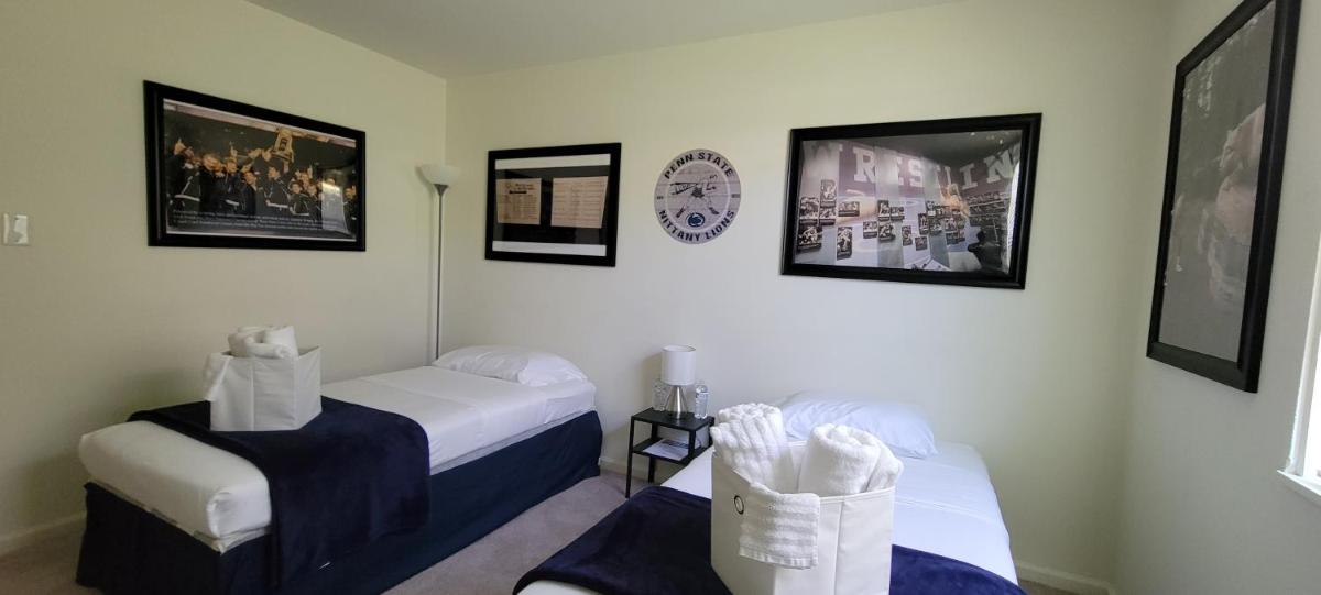 Lion's Den Fan Caves! B&B 3 Bd 2 Bth - Housity