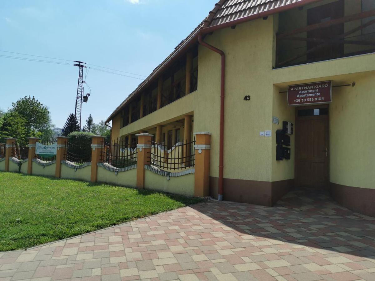 Tiborc Apartman - Housity