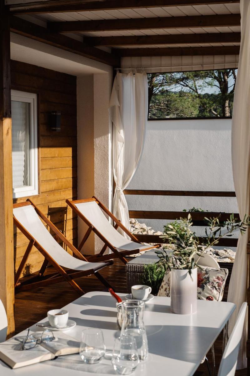 Nature House with a wooden porch - Pasika, house Luca - Housity