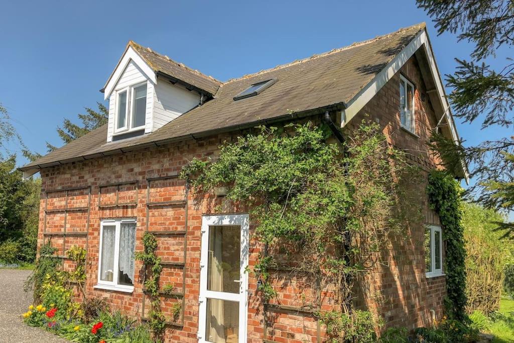 Highfield Cottage - Housity