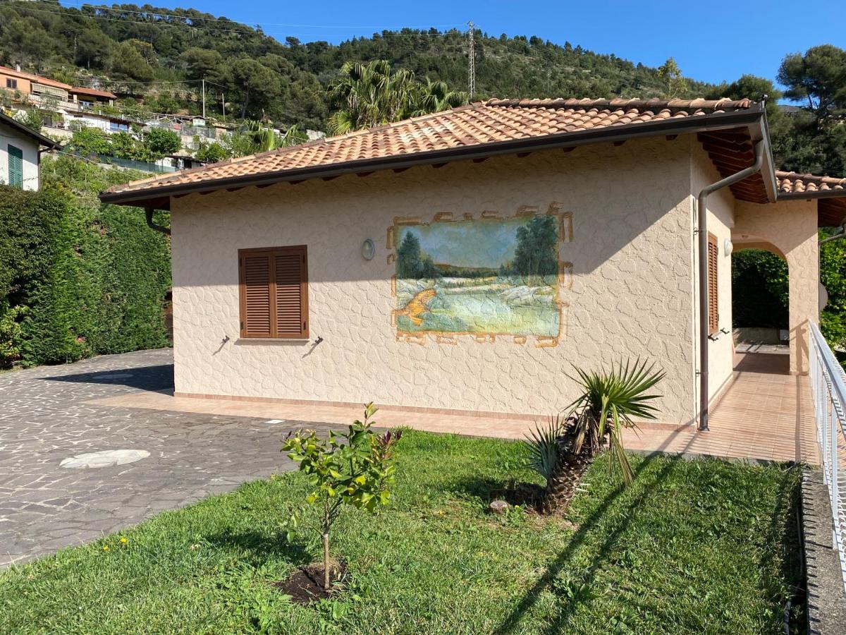 Pink House - Housity