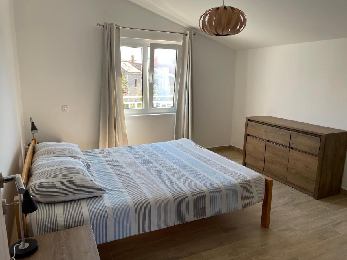 Lovely 3 bedroom apartment on Krapanj - Housity
