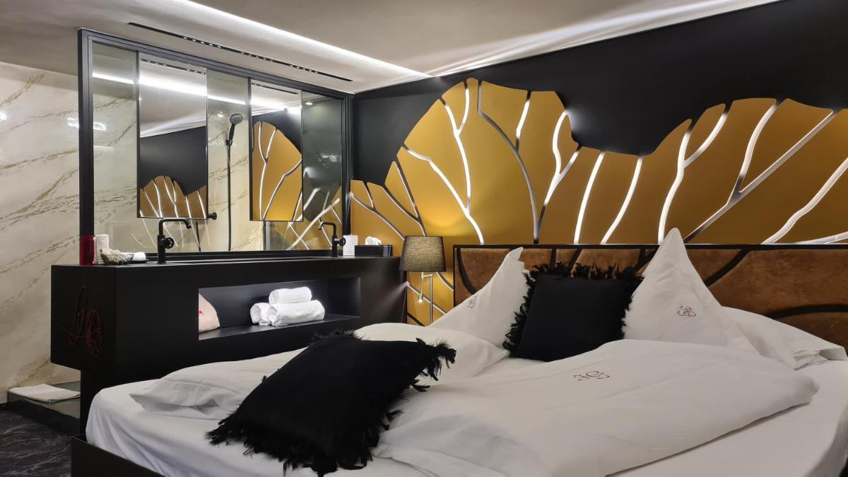 Un ou plusieurs lits dans un hébergement de l'établissement Domaine du Haut Jardin Hôtel & Chalets Spa Privé