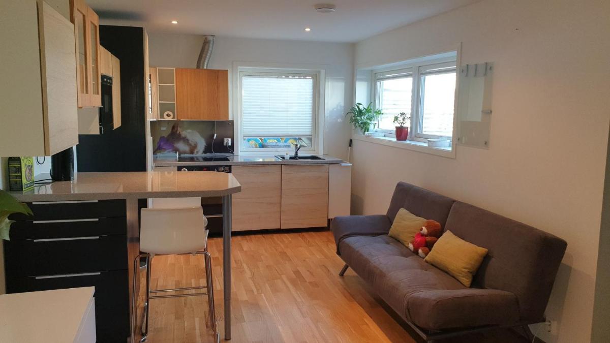 Modern basement apartments Stavanger, Sola airport, Kjerag, Preikestolen - Hizvo
