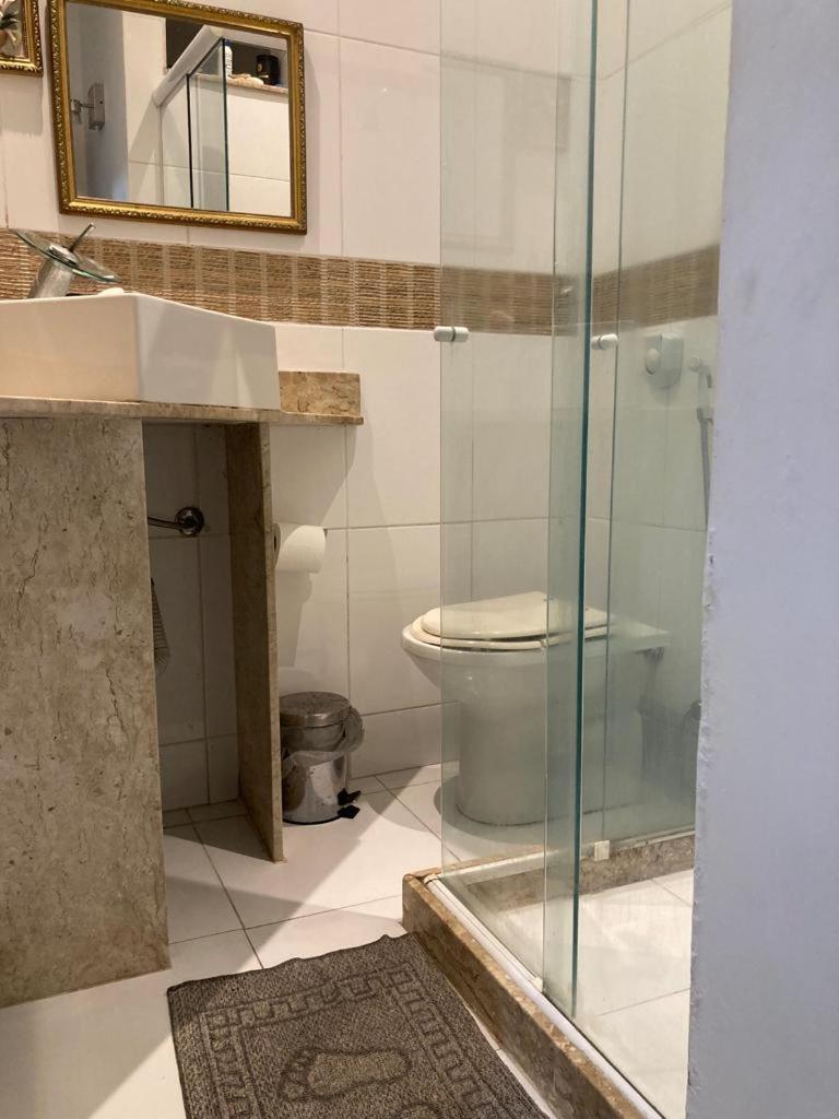 Em Copacabana apartamento mobiliado no posto 6 - Housity