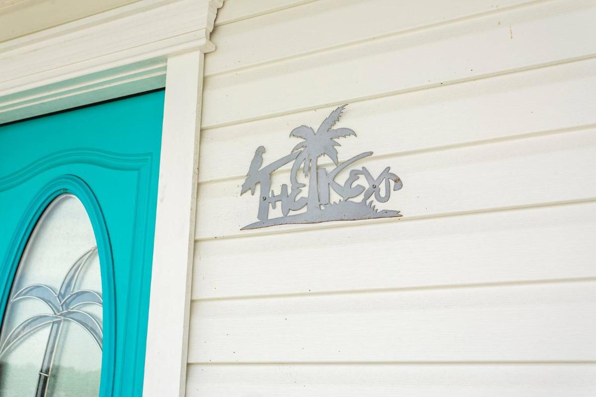 The Keys Bungalow On The Cotee River - Housity
