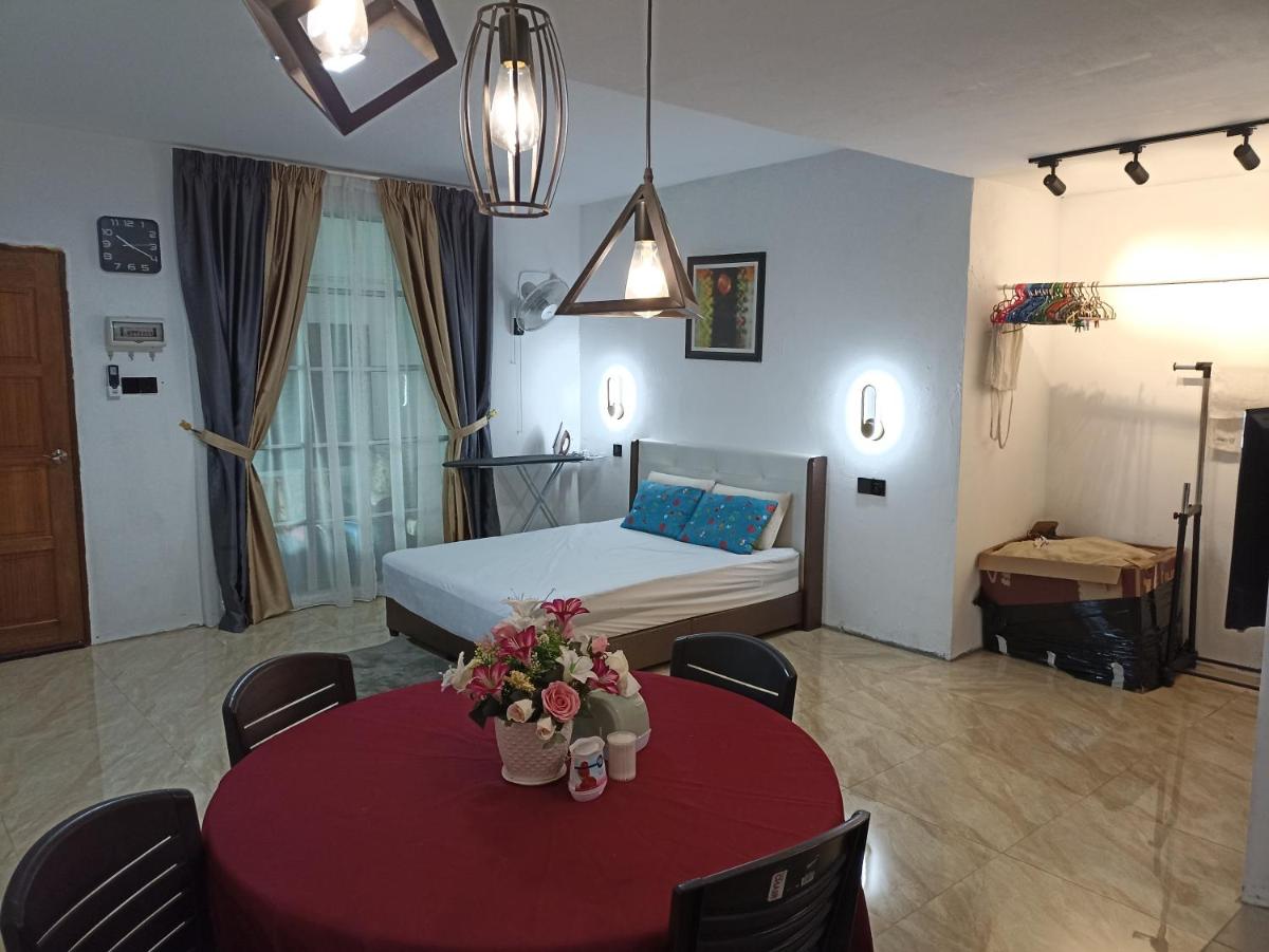 Haji Ineng Homestay- Guest House - Housity