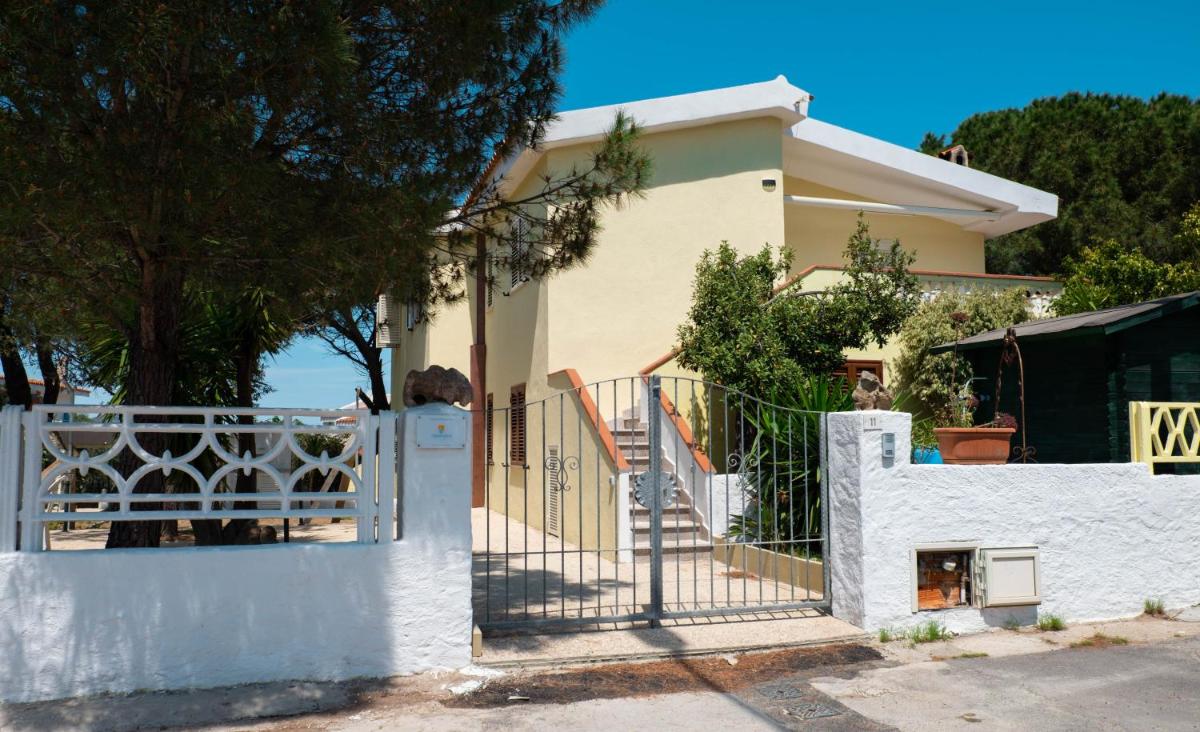 Santu Juanne -Ammentos Posada- a due passi dalla spiaggia - Housity