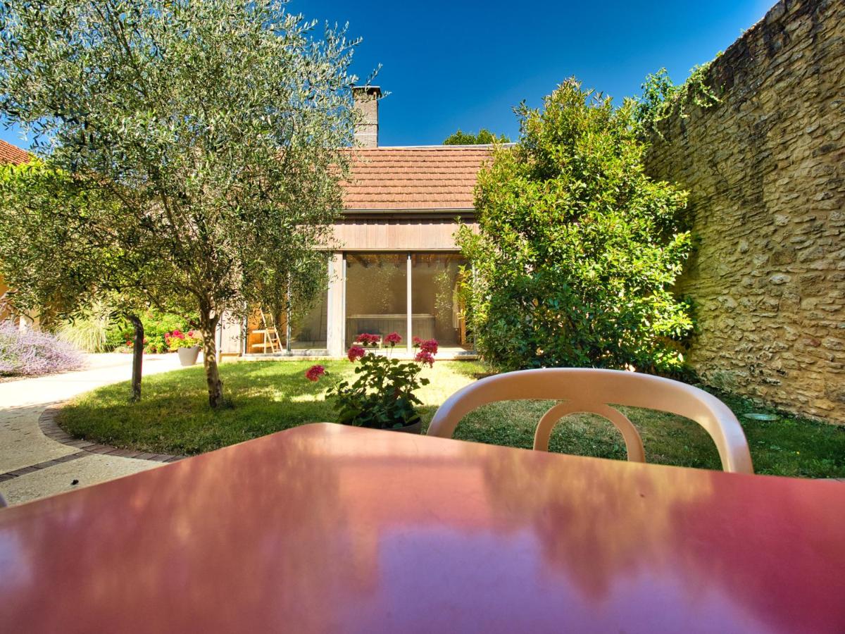 Jardin de l'établissement Logis Hotel Archambeau