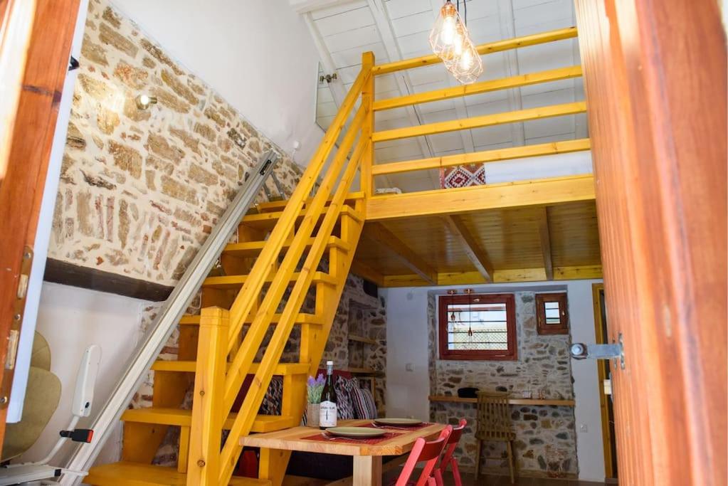 Lavrio stone house 5 min from the centre/port - Housity