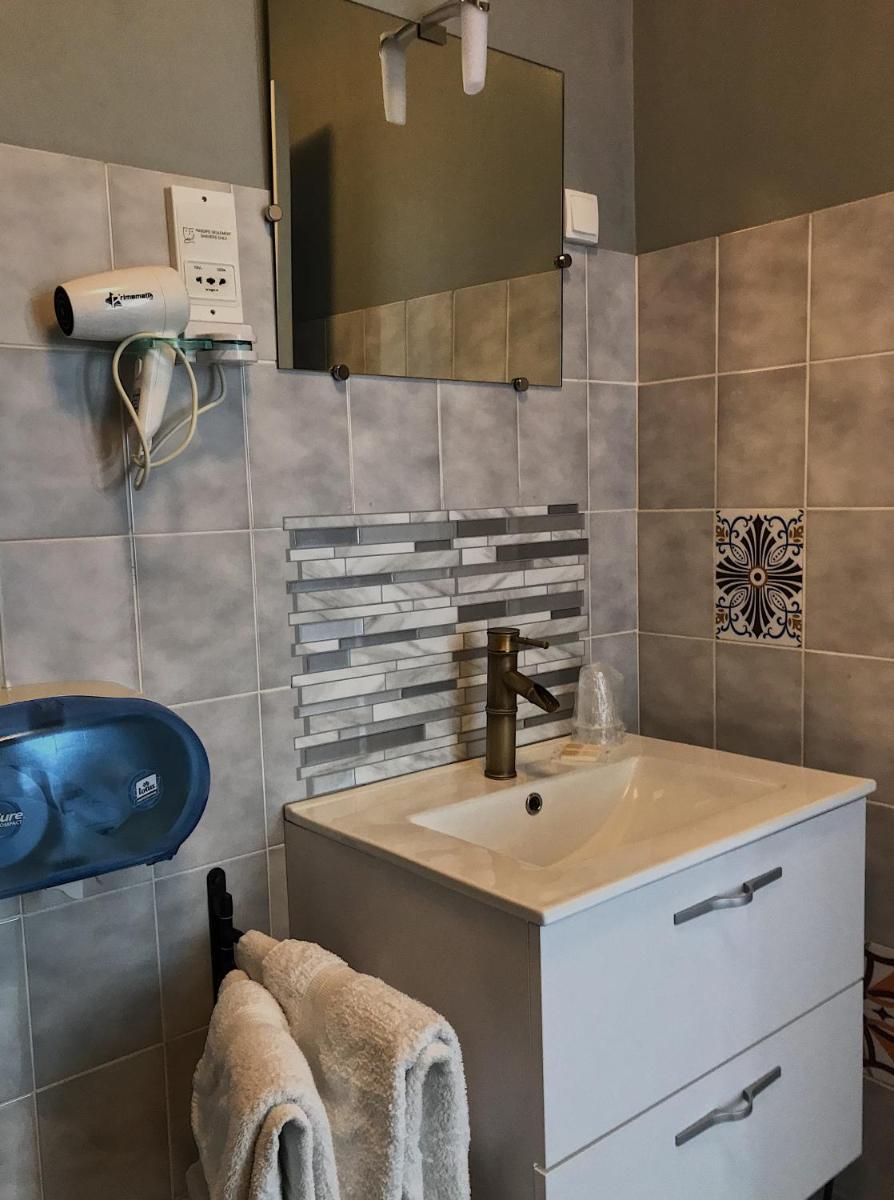 Contact Hotel Les Montois - Housity