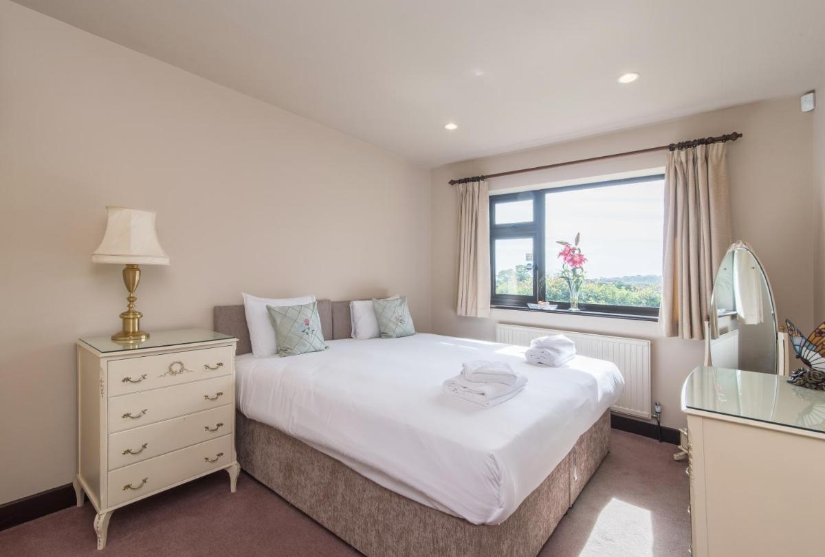 S'Algar - Picturesque and Charming 3Bedroom Villa in Woodborough - Housity