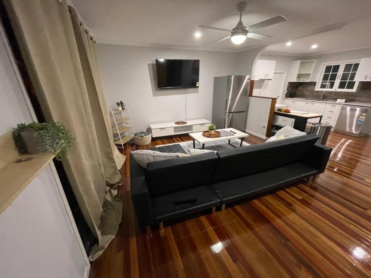 Holiday House in the front seat of Lawton Show Ground - Housity