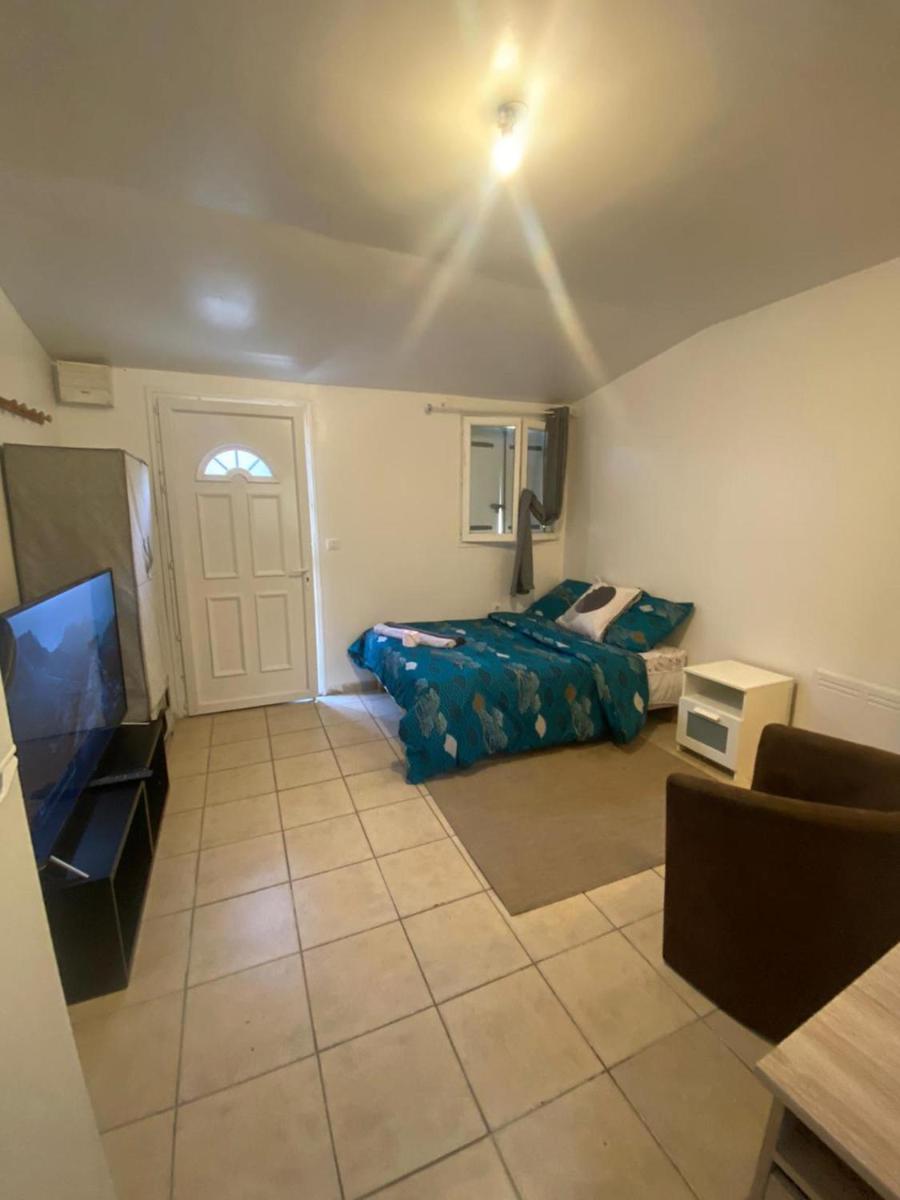 Charming 1-Bed Apartment 20 mins to Paris by train - Housity