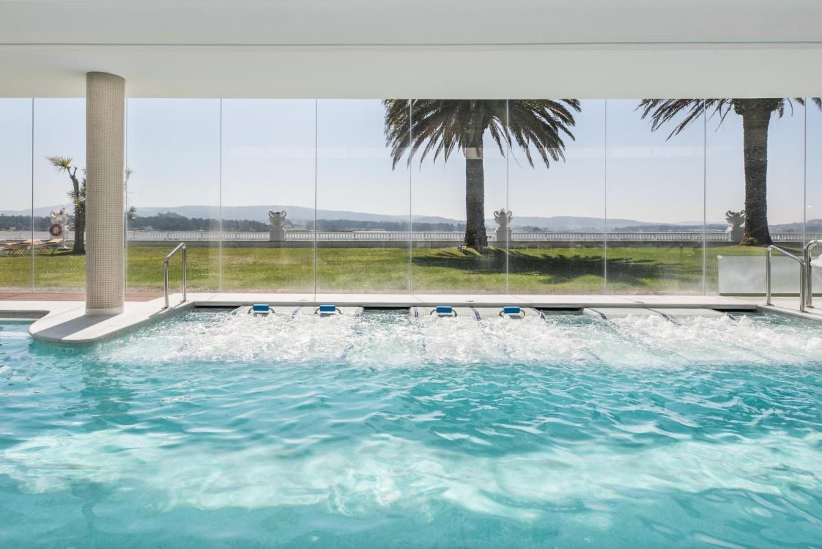 Piscina en o cerca de Eurostars Gran Hotel La Toja