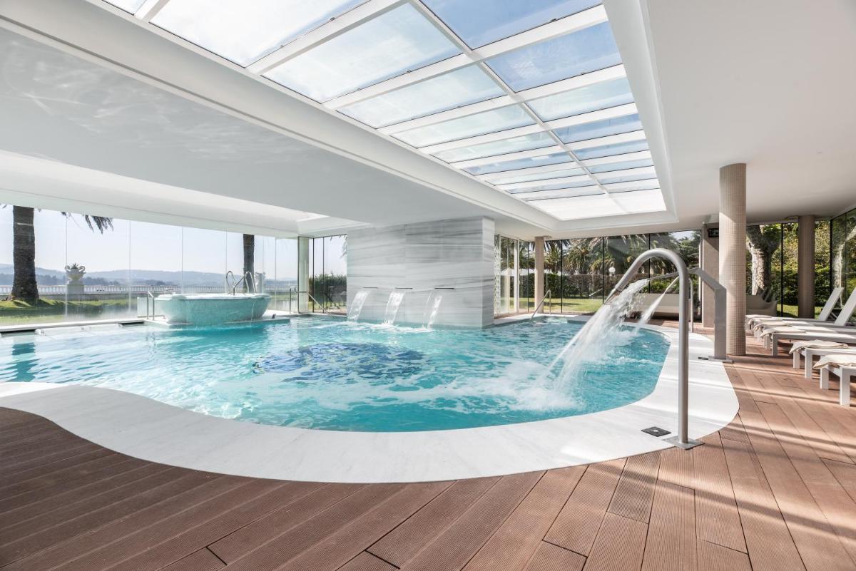Piscina en o cerca de Eurostars Gran Hotel La Toja