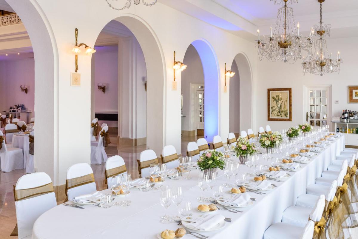 Un restaurante o sitio para comer en Eurostars Gran Hotel La Toja