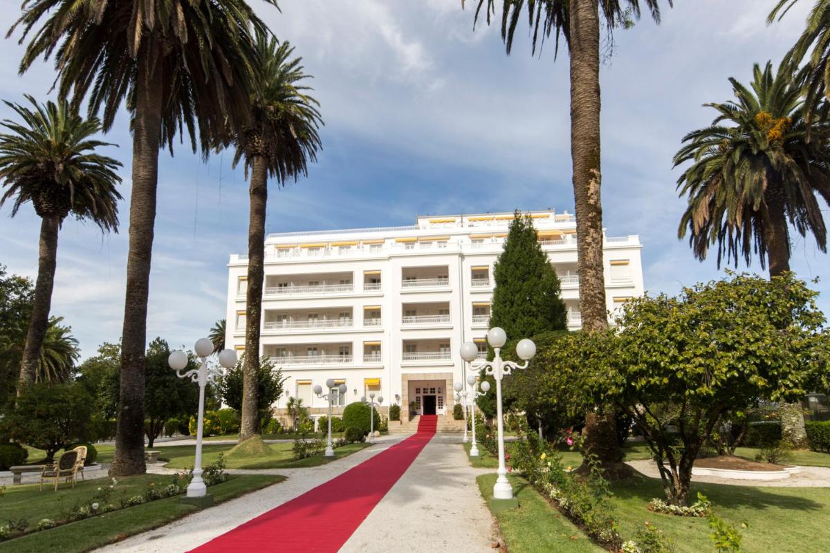 Jardín al aire libre en Eurostars Gran Hotel La Toja