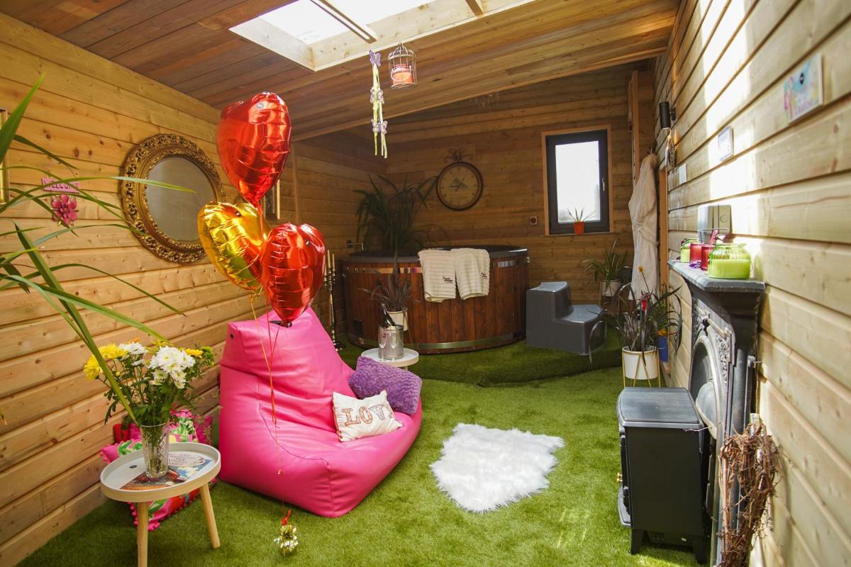 Charming 2-Bed House in West Cork Cupid's Cottage - Housity