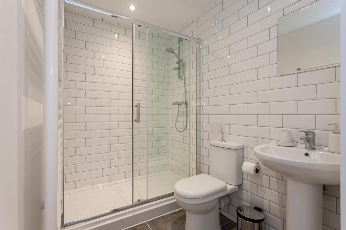 Amazing 2Bed2Bath 5min To Old Trafford Stadium With Parking - Housity